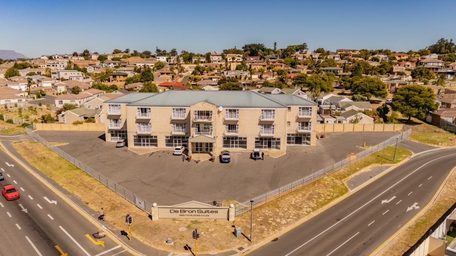 To Let commercial Property for Rent in Vredekloof Western Cape